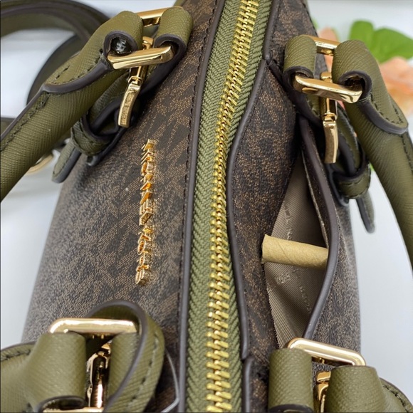 MICHAEL KORS CIARA MD MESSENGER DUFFLE Multi - Picture 3 of 16